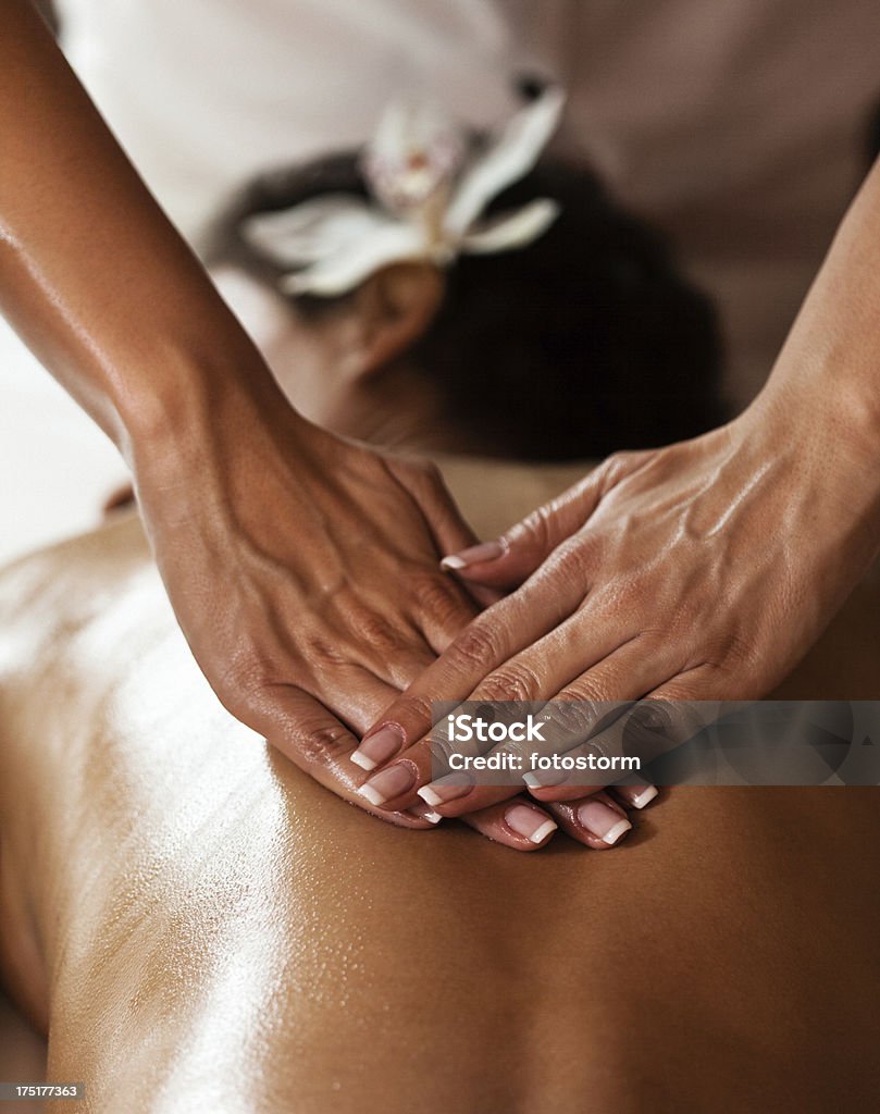 Rückenmassage - Lizenzfrei Massieren Stock-Foto