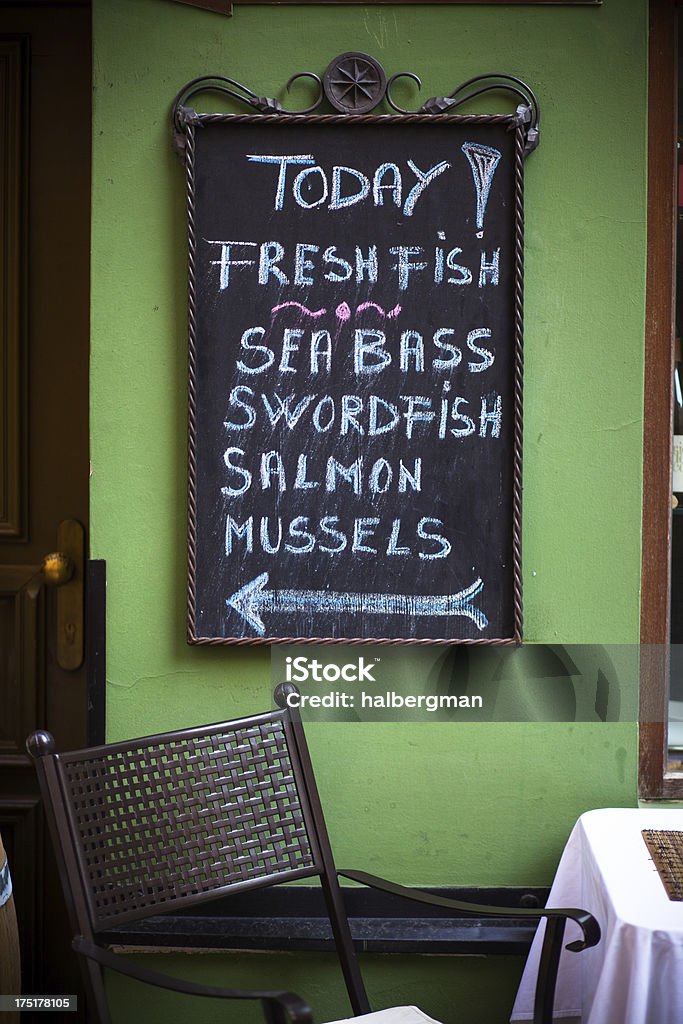 Современные специальные меню доска в ресторане морепродуктов - Стоковые фото Today - английское слово роялти-фри