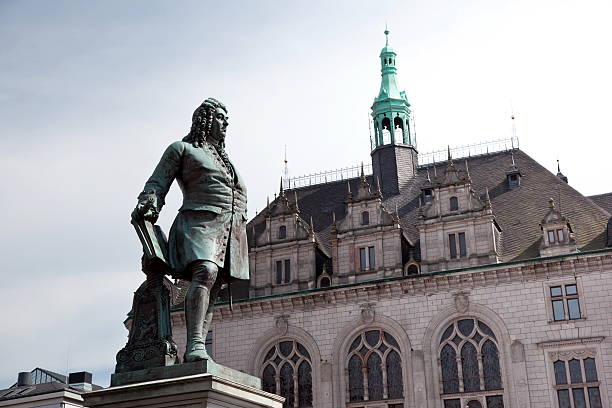 Trade "HAndel's bronze statue in the front of the town hall, Halle" halle north rhine westphalia stock pictures, royalty-free photos & images