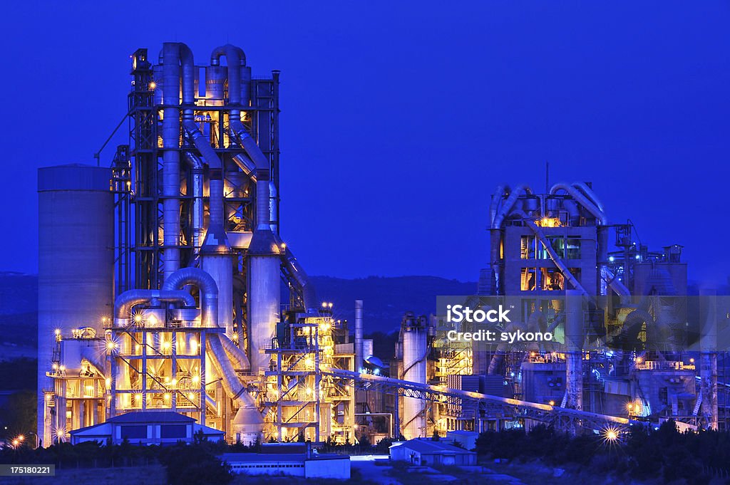 Хорошее освещение тяжелых Промышленный завод - Стоковые фото Machinery роялти-фри