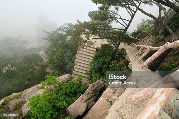 Escalera De Piedra En Amarillo Las Montañas Foto de stock y más banco de imágenes de Acantilado - Acantilado, Aire libre, Asia