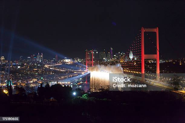 Foto de Ponte Bósforo e mais fotos de stock de Bósforo - Bósforo, Espaço para Texto, Fogos de artifício - Evento de entretenimento