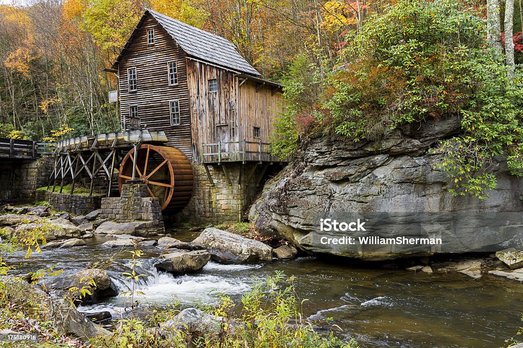 Glade Creek, Mill (West Virginia) no outono - Foto de stock de Amarelo royalty-free