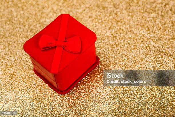 Foto de Surpresa e mais fotos de stock de Caixa - Recipiente - Caixa - Recipiente, Caixa de presentes, Comemoração - Conceito