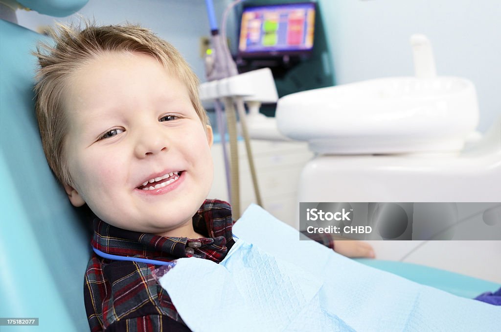 Kind in der Zahnmedizin Büro - Lizenzfrei 2-3 Jahre Stock-Foto