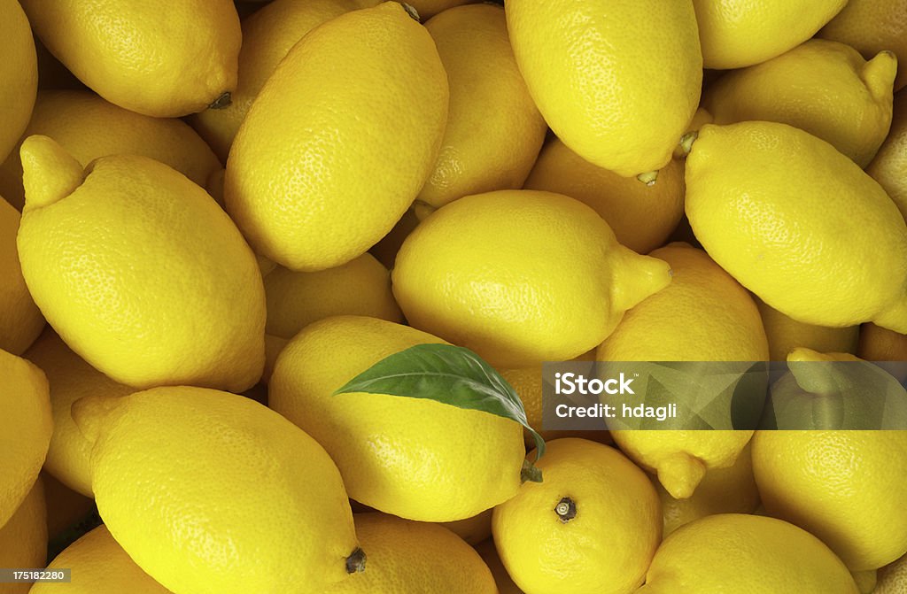 Limoni sul mercato - Foto stock royalty-free di Composizione orizzontale