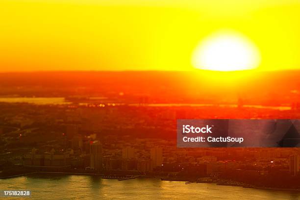 Rio Hudson Ao Pôr Do Sol - Fotografias de stock e mais imagens de Amarelo - Amarelo, Anoitecer, Ao Ar Livre