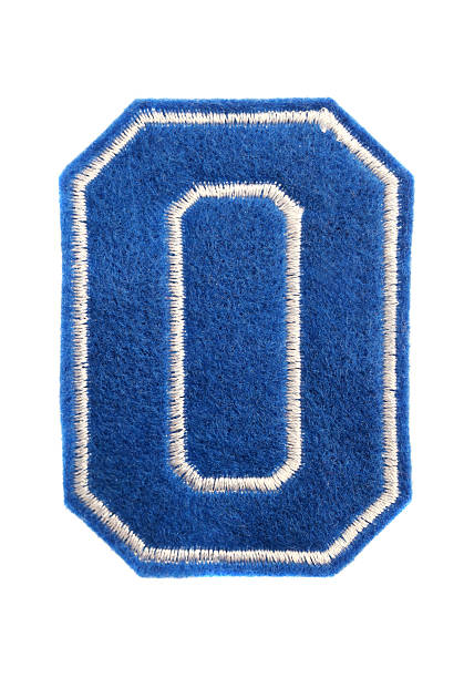 varsity in stile college lettera o - alphabet blue felt capital letter foto e immagini stock