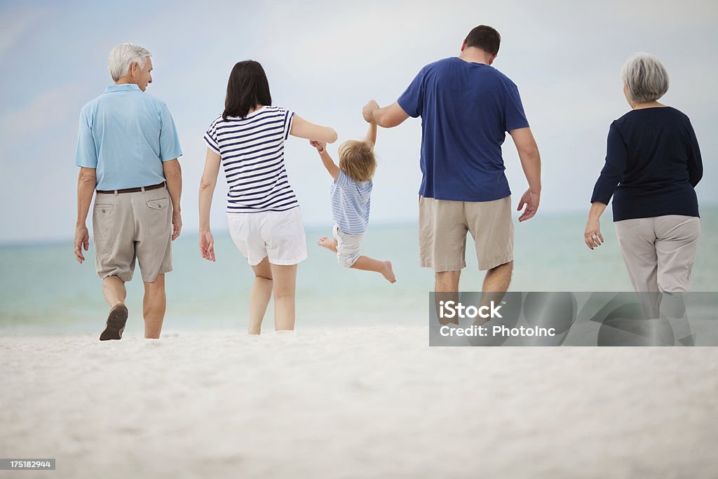 Drei Generation Familie am Strand - Lizenzfrei Familie mit mehreren Generationen Stock-Foto