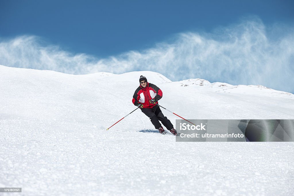 carving sci da neve - Foto stock royalty-free di Abbigliamento da sci