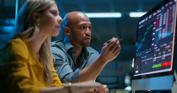 Business people, computer screen and finance with stock market, teamwork or connection with internet, network or savings. Graphs, man or woman with a pc, digital app or fintech with trading or charts Business people, computer screen and finance with stock market, teamwork or connection with internet, network or savings. Graphs, man or woman with a pc, digital app or fintech with trading or charts woman trading stocks stock pictures, royalty-free photos & images