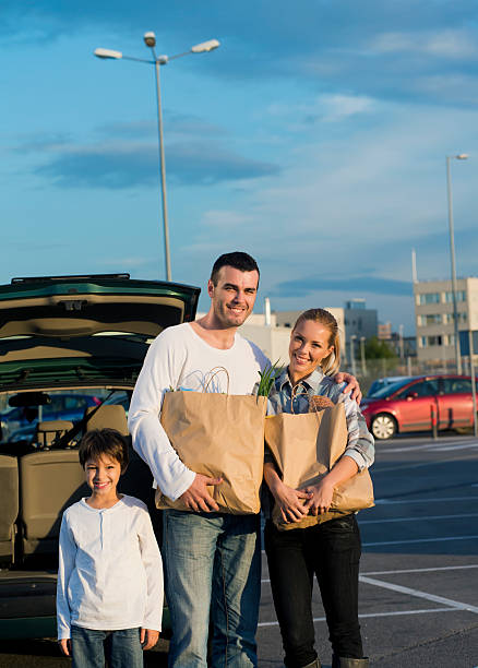 istock Family at shopping 175183831