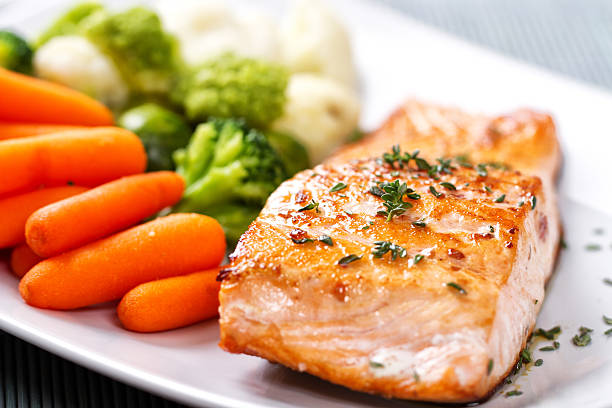 istock Fillet of salmon with mixed vegetables 175184014