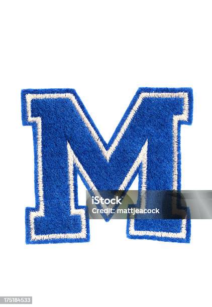 A 바서티 전문대학교 알파벳 M 파란색으로 표시됩니다 알파벳 M에 대한 스톡 사진 및 기타 이미지 - 알파벳 M, 대문자, 알파벳