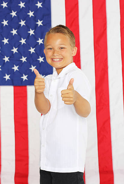 eleição para crianças - child flag patriotism thumbs up - fotografias e filmes do acervo