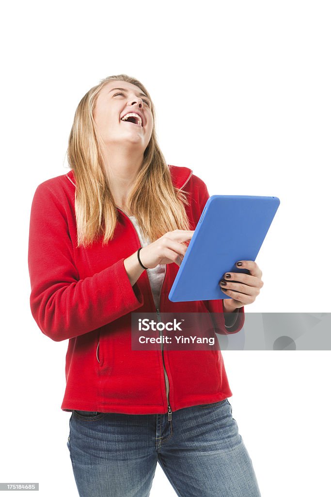 Adolescente sonriente feliz usando móviles tableta Digital en blanco - Foto de stock de 16-17 años libre de derechos