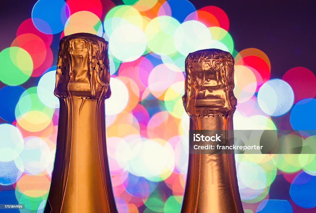 Bouteille de Champagne prête pour le réveillon du Nouvel An - Photo de 2013 libre de droits