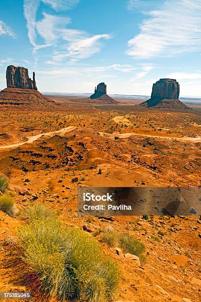Formazioni Rocciose In Monumento Valle Utah Stati Uniti - Fotografie stock e altre immagini di Altopiano del Colorado