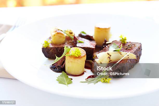 Filet Mignon Mit Kartoffelfondant Aus In Portweinreduktion Stockfoto und mehr Bilder von Eleganz