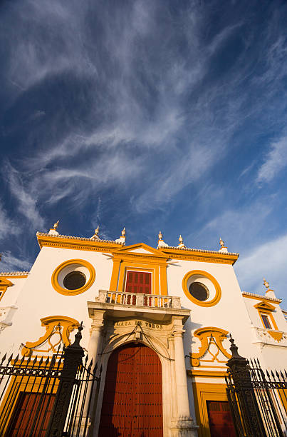 plaza de toros de séville, en espagne - maestranza bullring photos et images de collection