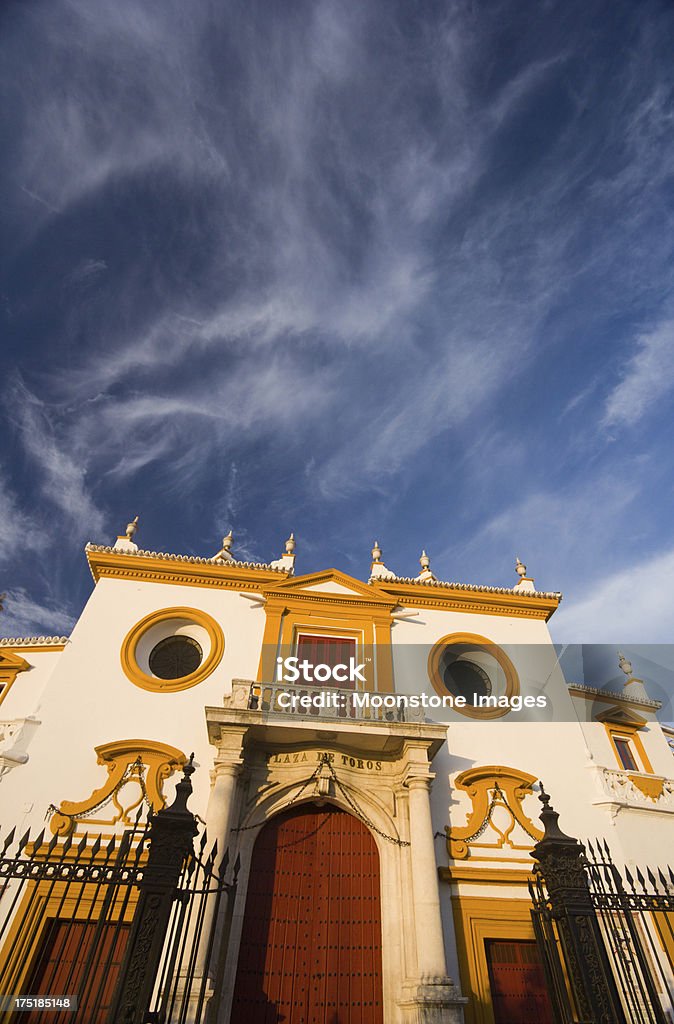 Plaza de Toros de Sevilha, Espanha - Foto de stock de Amarelo royalty-free