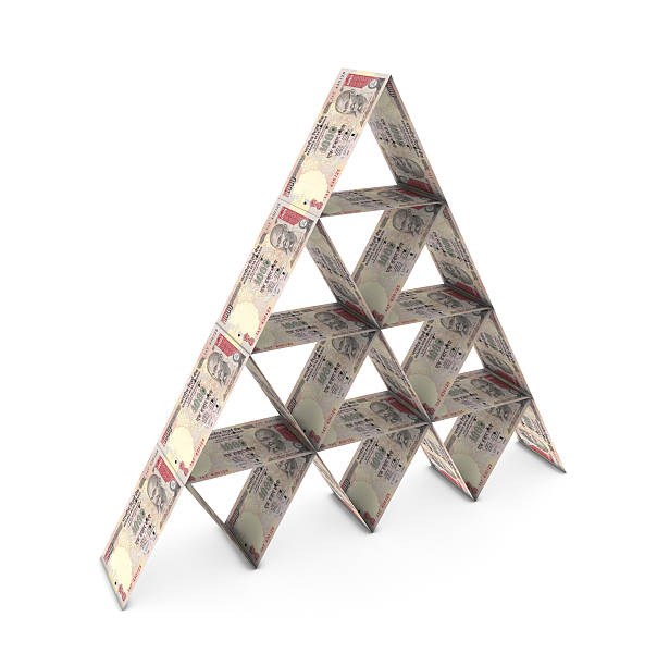 pieniądze piramida - house of cards cards loan balance zdjęcia i obrazy z banku zdjęć