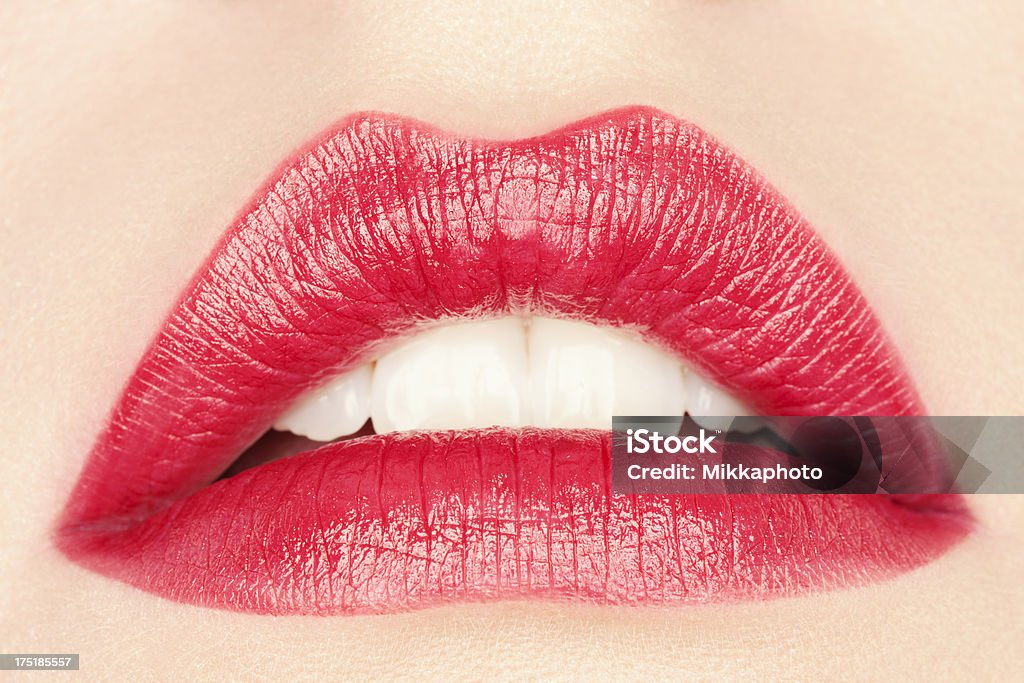 Labbra rosse - Foto stock royalty-free di Adulto