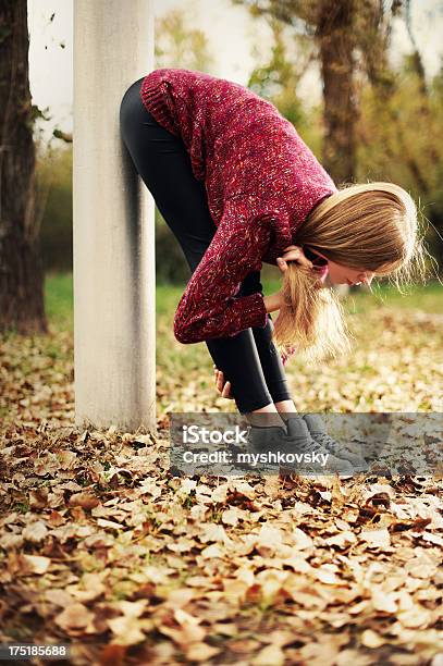 Esercizio Di Yoga - Fotografie stock e altre immagini di 20-24 anni - 20-24 anni, Adulto, Aerobica