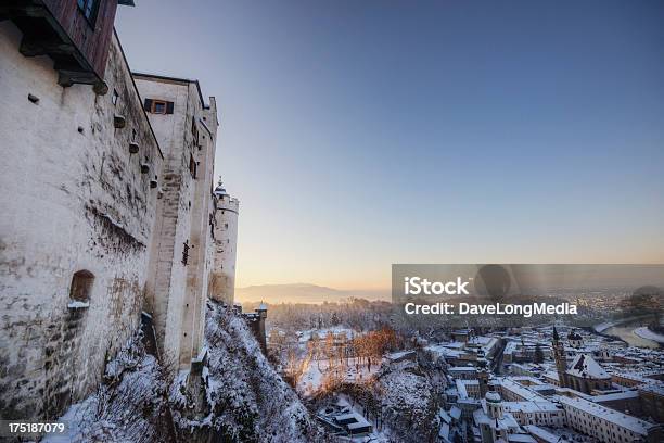 Fortaleza De Hohensalzburg En Invierno Foto de stock y más banco de imágenes de Aire libre - Aire libre, Anochecer, Arquitectura