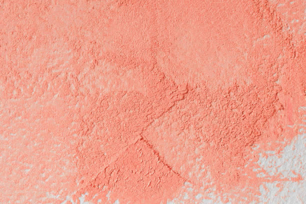 polvo cosmético de arcilla. fondo de textura de polvo facial. concepto de maquillaje. - polvo de color fotografías e imágenes de stock