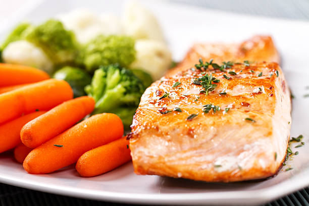 istock Fillet of salmon with mixed vegetables 175187866