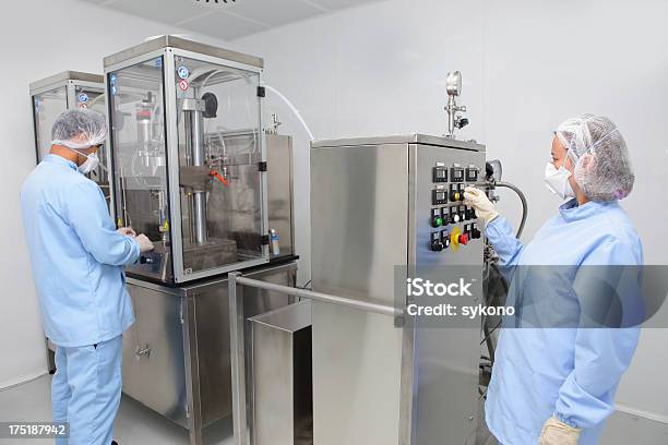 Preparar A Máquina De Trabalho - Fotografias de stock e mais imagens de Sala Limpa - Sala Limpa, Batedeira Elétrica, Farmácia