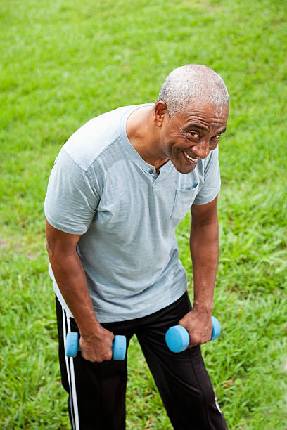 afro-americano homem idoso exercitar - sc0569 imagens e fotografias de stock