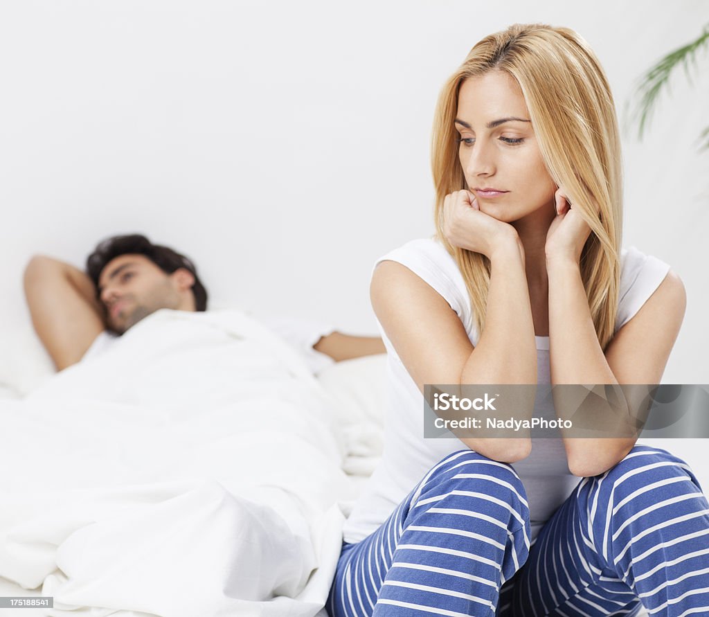 Problemas de casal - Foto de stock de Cama royalty-free