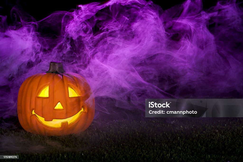 Niebla Jack O linterna - Foto de stock de Halloween libre de derechos