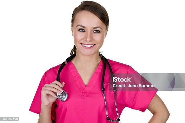 Foto de Enfermeira Vestindo Rosa Esfoliações e mais fotos de stock de 20 Anos - 20 Anos, 20-24 Anos, Adulto