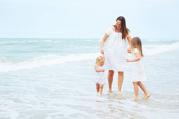 istock Her first touch of the ocean! 175189799