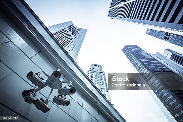 Gruppo Di Telecamera Di Sicurezza Cctv Nel Distretto Finanziario Di Singapore - Fotografie stock e altre immagini di Telecamera di sorveglianza