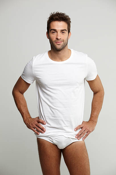 portrait du milieu adulte homme en caleçons, studio - underwear men t shirt white photos et images de collection