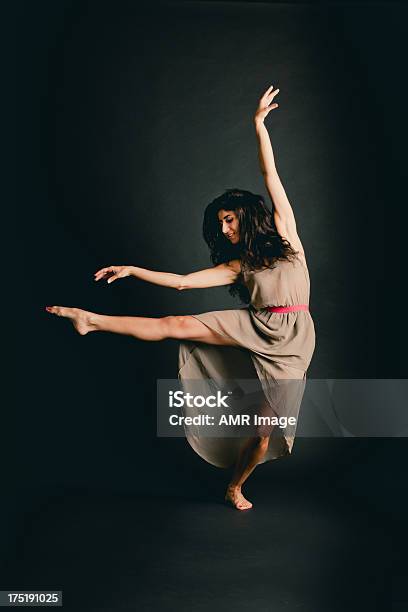 Photo libre de droit de Danseur banque d'images et plus d'images libres de droit de Danser - Danser, Danseur, Pieds nus