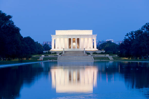 Lincoln Memorial in Washington DC USA "The Lincoln Memorial at twilight, Washington DC, USA." lincoln memorial photos stock pictures, royalty-free photos & images