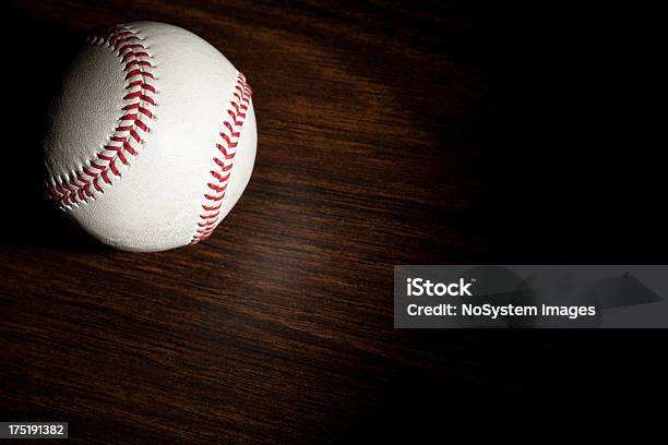 Foto de De Beisebol e mais fotos de stock de Beisebol - Beisebol, Bola, Bola de Beisebol