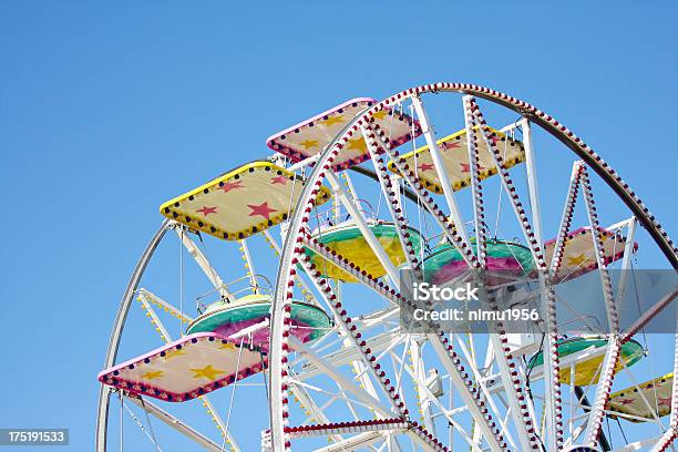 Ferris Riesenrad Stockfoto und mehr Bilder von Bunt - Farbton - Bunt - Farbton, Fahrgeschäft, Fahrzeugkabine