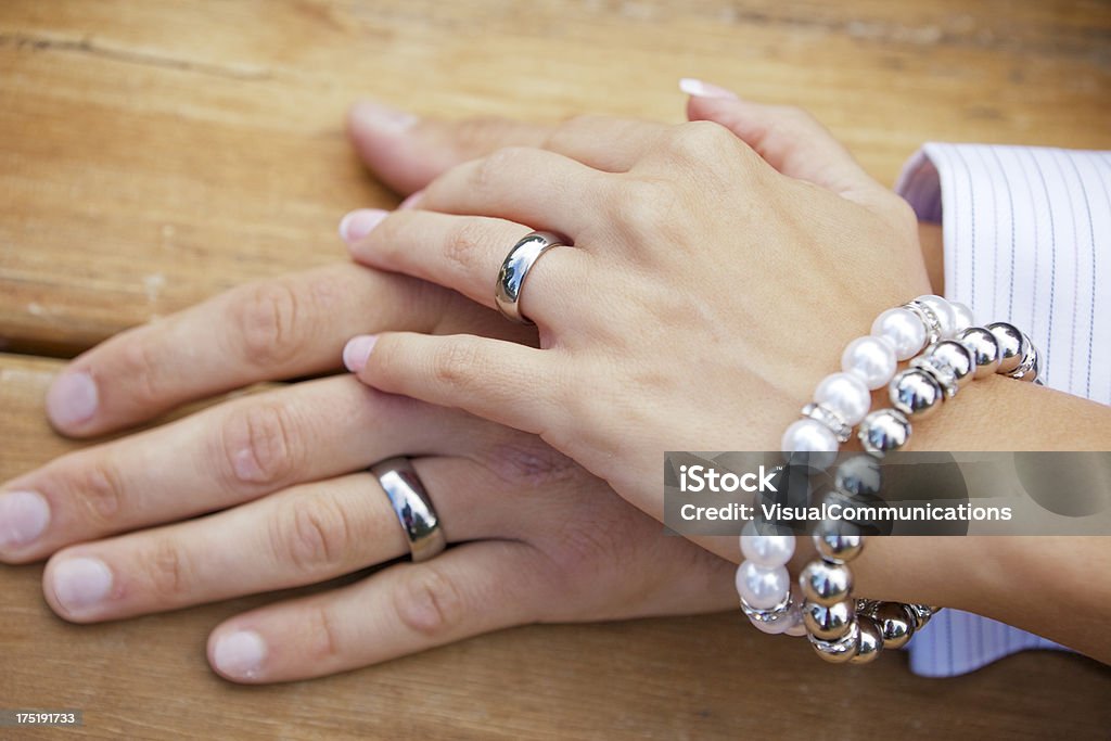 花嫁と花婿の手 - 一緒のロイヤリティフリーストックフォト