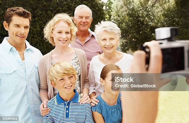 Добавить В Ваш Самый Smiles — стоковые фотографии и другие картинки Активный пенсионер - Активный пенсионер, Бабушка, Близость