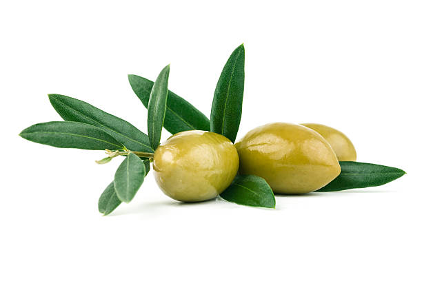 зеленый olives с листьями - оливковое дерево стоковые фото и изображения