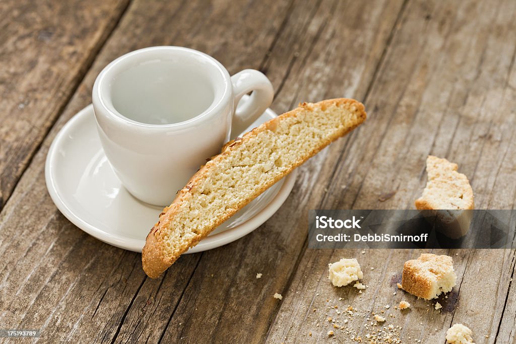 Vacío y taza de café Biscotti - Foto de stock de Al horno libre de derechos