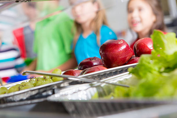 closeup of healthy food in a school cafeteria lunch line - schoollunch stockfoto's en -beelden
