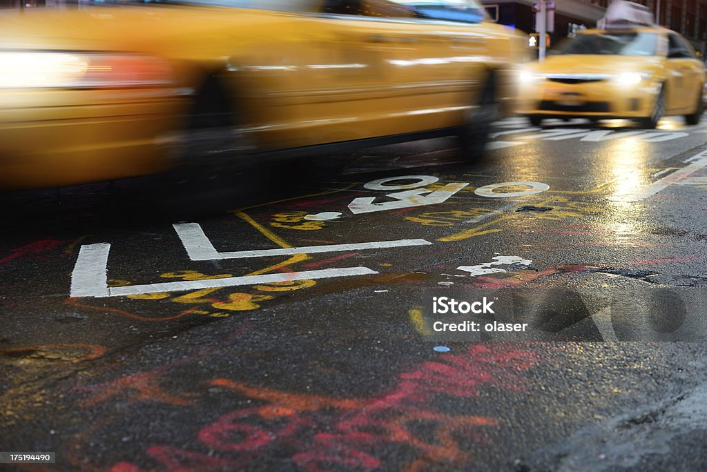 Желтые такси на улицах Нью-Йорка - Стоковые фото Автомобиль роялти-фри