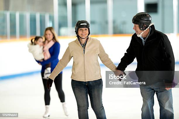 アイススケート - アイススケートのストックフォトや画像を多数ご用意 - アイススケート, 大人, シニア世代